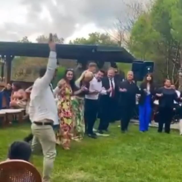 Hamilə fanatı ilə evlənən Nihat Doğanın toyundan görüntü 